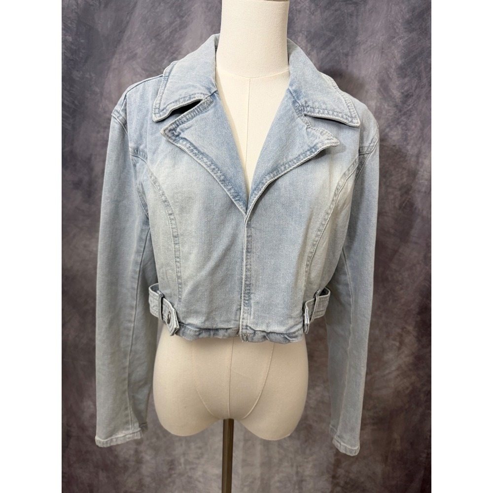 Madden NYC Womens Light Wash Cropped Denim Jacket Blue Small Cool Girl Timeless - Picture 2 of 10